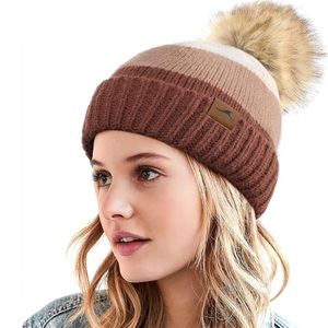 NWT Women’s Warm Winter Fleece Lined Cable Knit Beanie